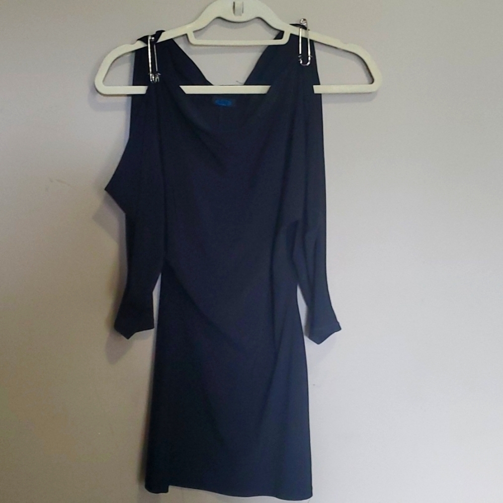 SI dress size medium